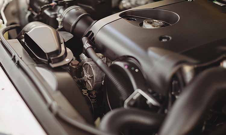 如何快速清洗汽車發(fā)動機(jī)上面的油污和積碳？